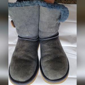 UGG size 7 Bailey button boots